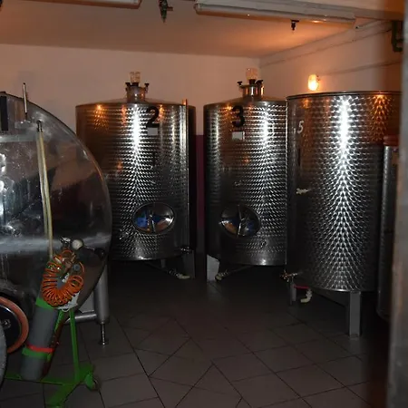 Farm Frank Ozmec Wine And Glamping Estate Κατάλυμα σε φάρμα *