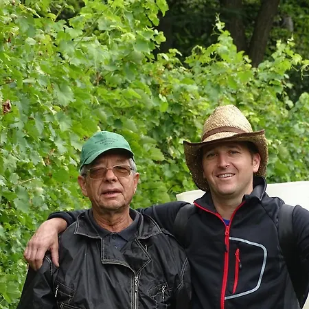 Farm Frank Ozmec Wine And Glamping Estate * Ljutomer