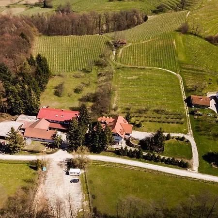 Κατάλυμα σε φάρμα Farm Frank Ozmec Wine And Glamping Estate *