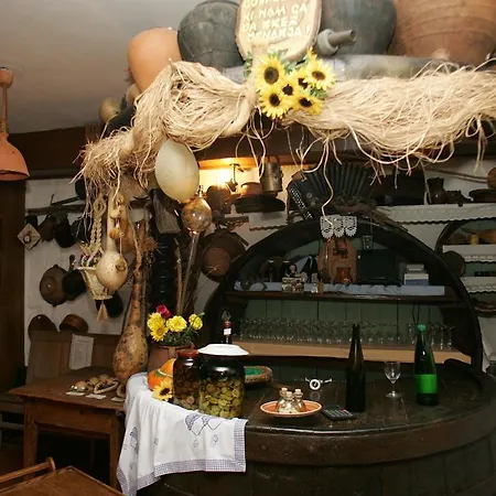 Farm Frank Ozmec Wine And Glamping Estate リュトメル
